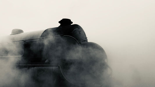 Steam-shrouded locomotive symbolisiert deinen raumduft für die weltreise durch städte