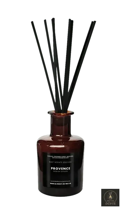 Brauner Glasdiffusor mit schwarzem Schilf.