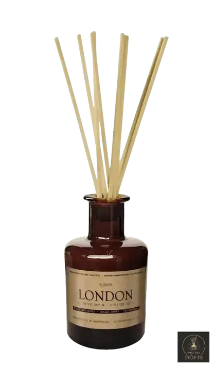 Schilfdiffusor in brauner Flasche.