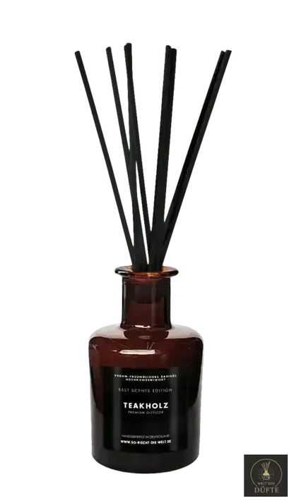 Brauner Glasdiffusor mit Schilfrohr.